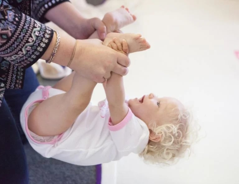 baby-yoga-in-action-768x591